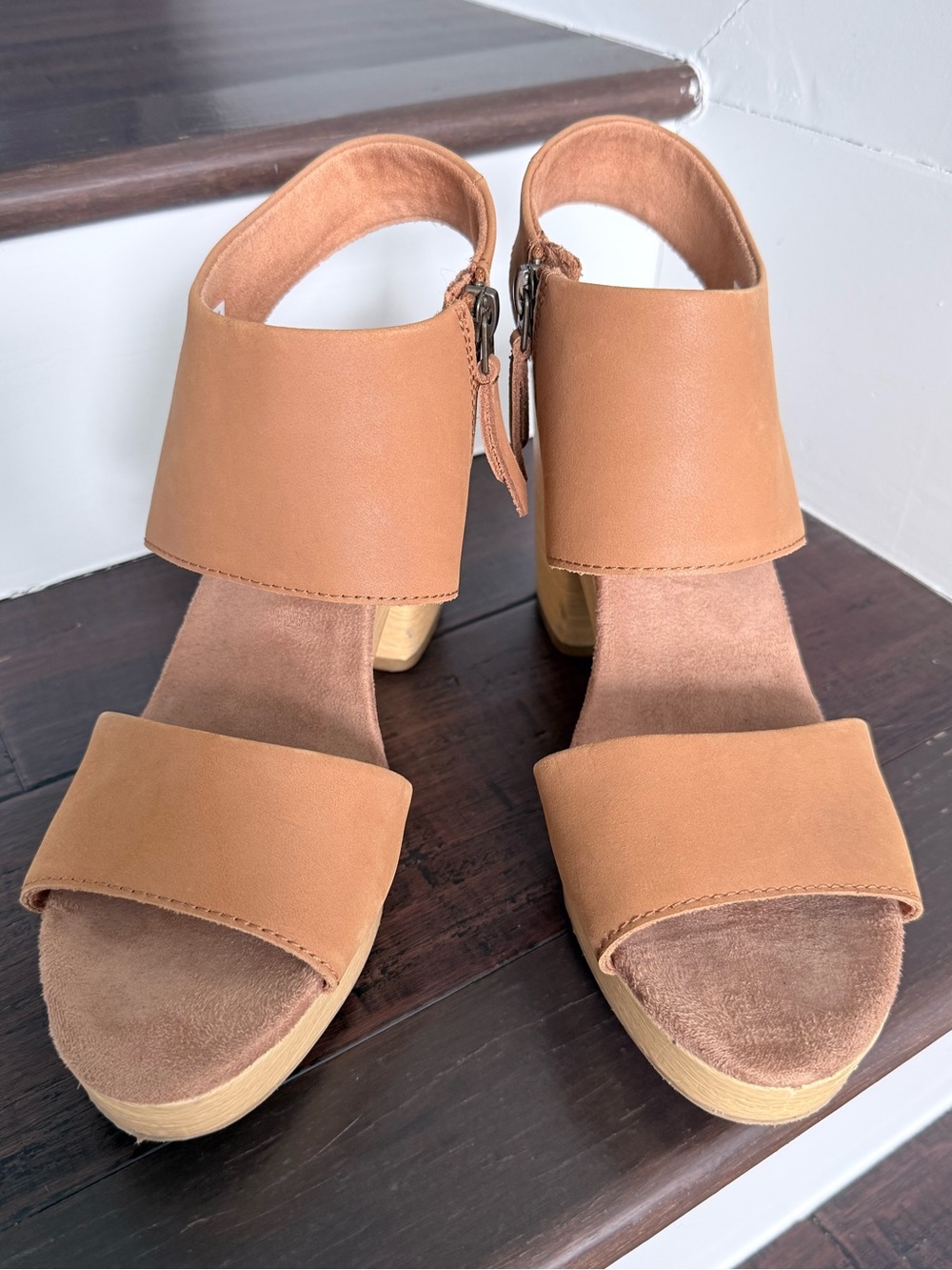 TOMS Majorca block platform sandals in a tan leather, open toe, 9.5